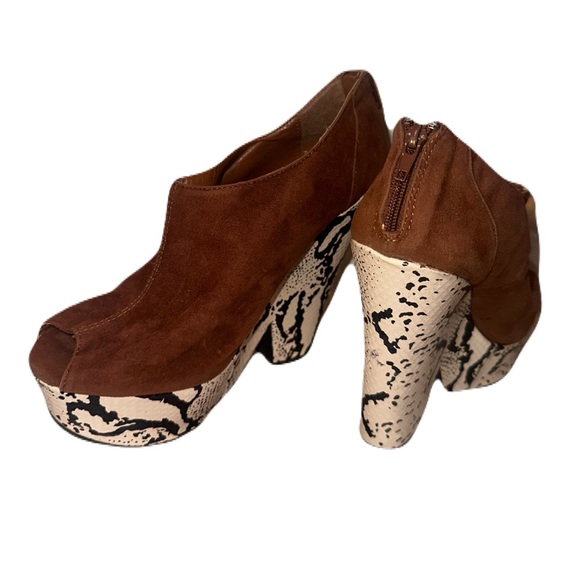 Brown, beige+ black snake print, size 7 Qupid Peep-Toe Wedge Shoes/heels - Picture 5 of 7